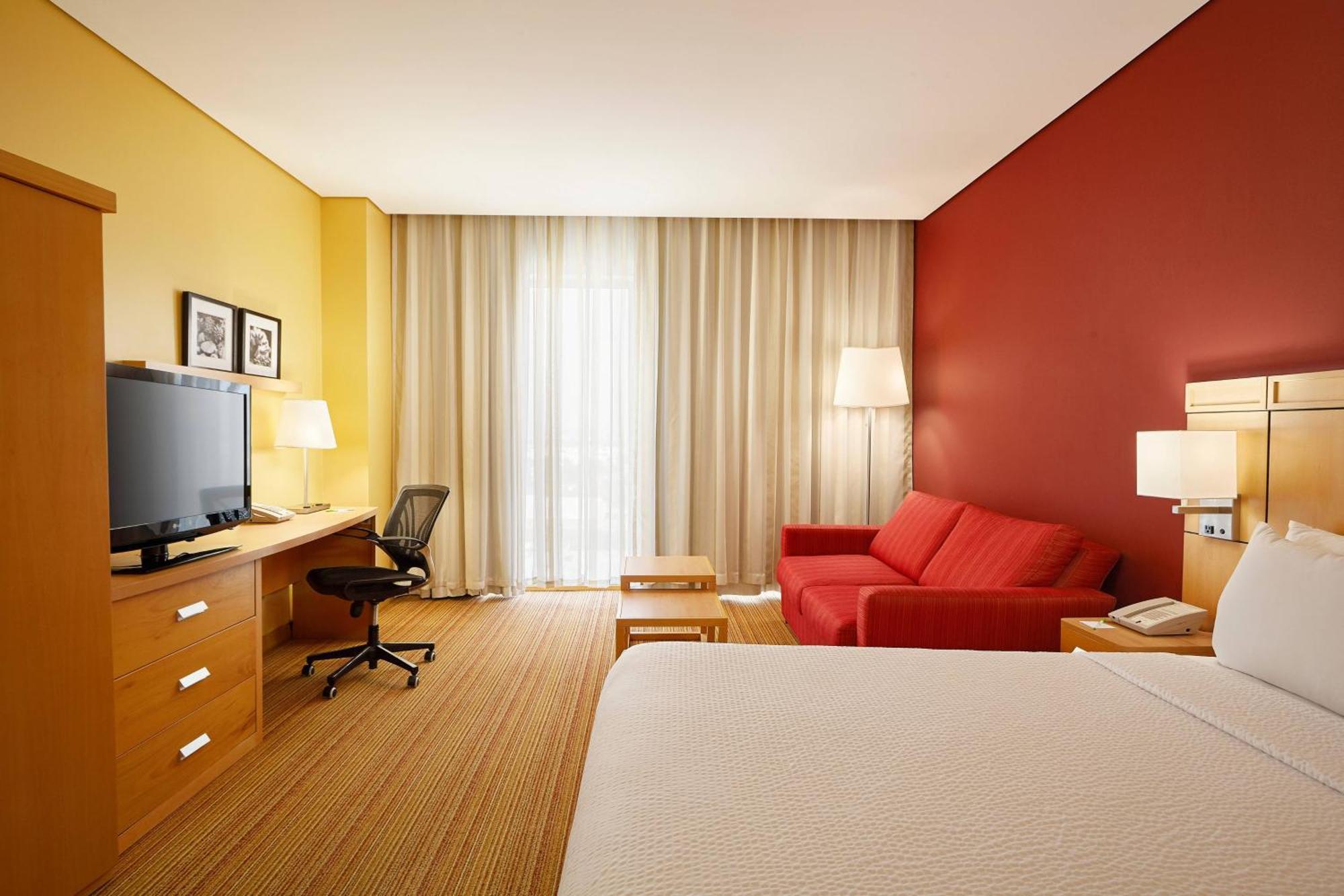 Courtyard By Marriott Leon At The Poliforum Buitenkant foto