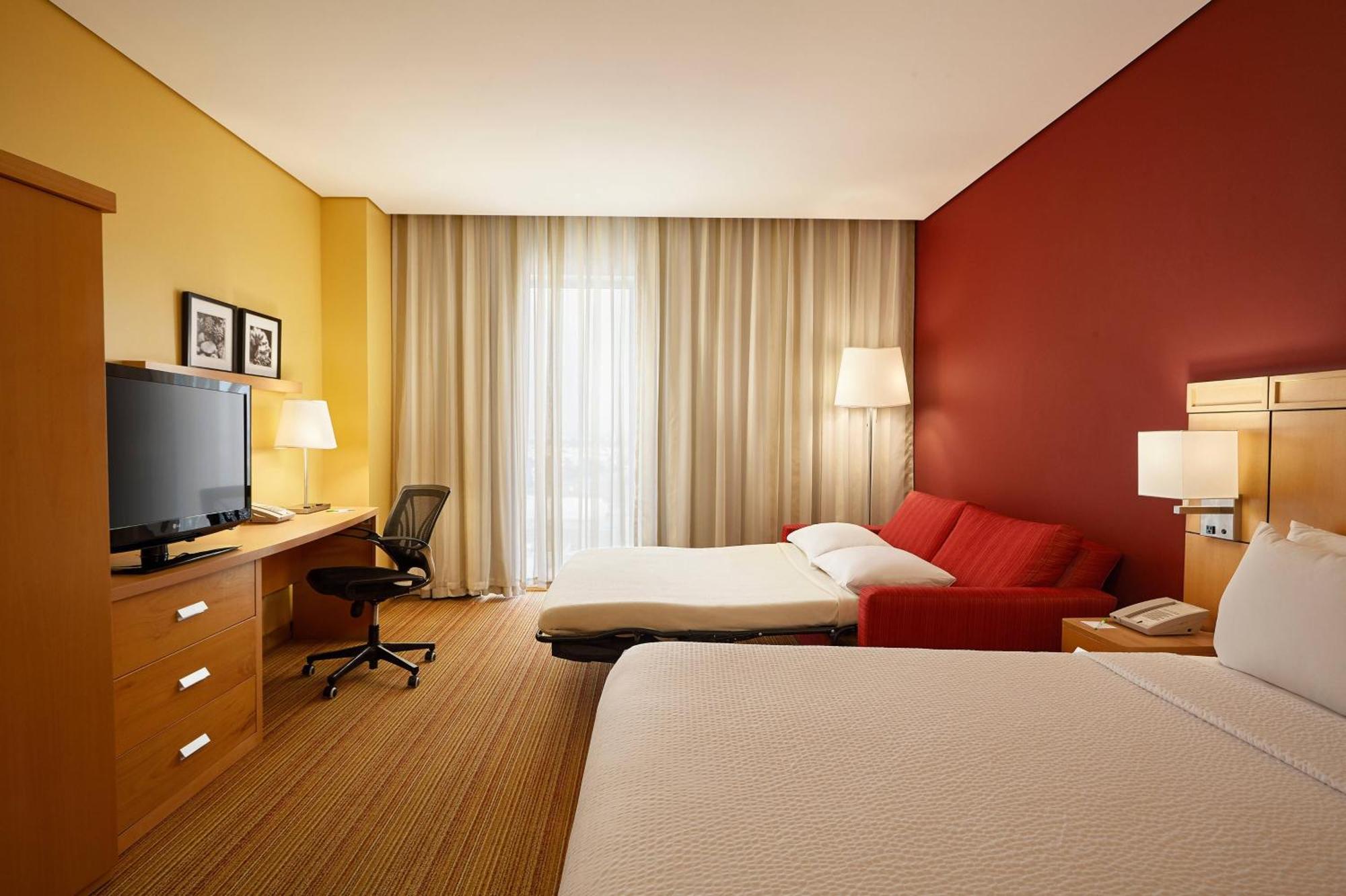 Courtyard By Marriott Leon At The Poliforum Buitenkant foto