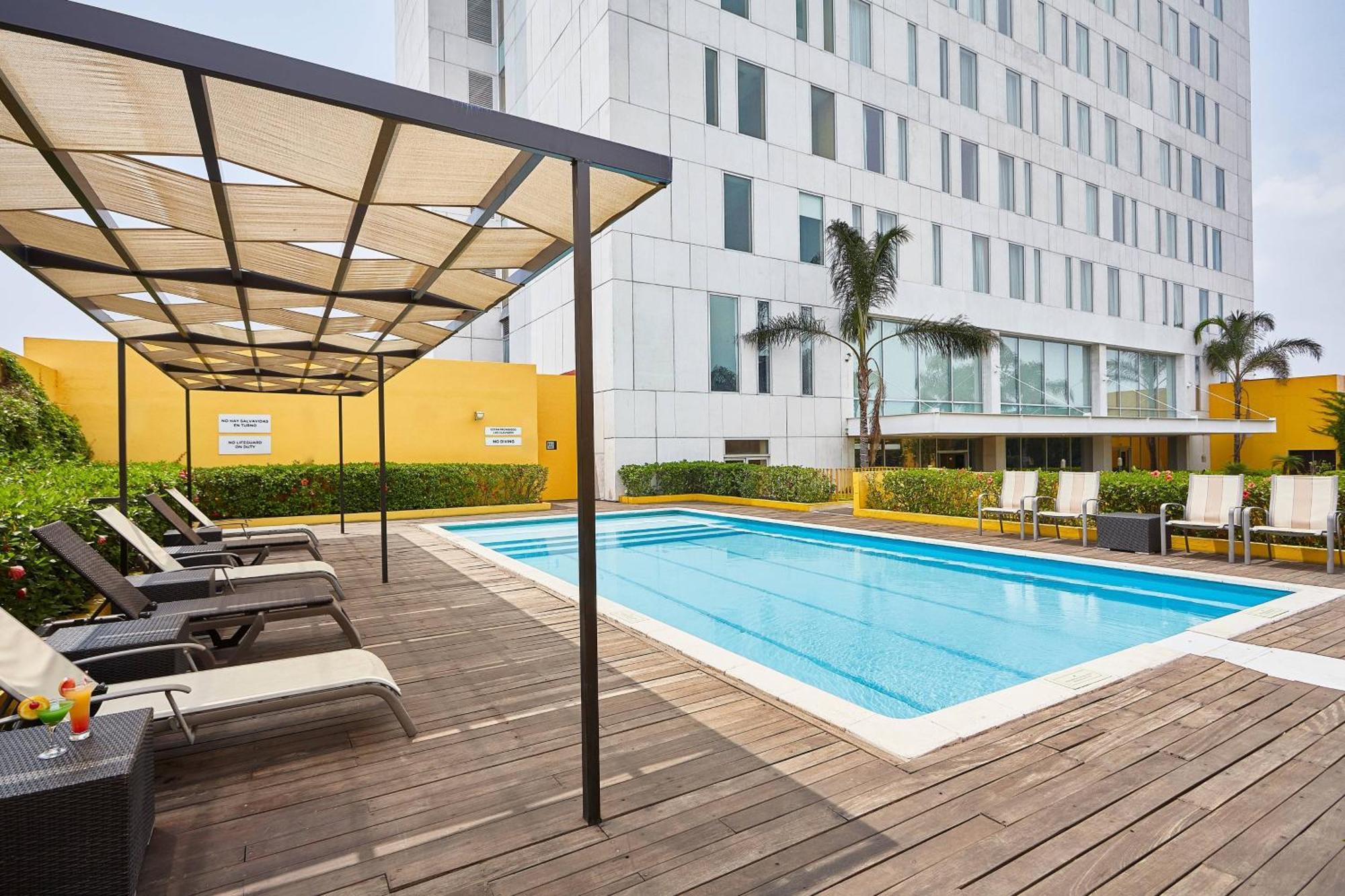 Courtyard By Marriott Leon At The Poliforum Buitenkant foto